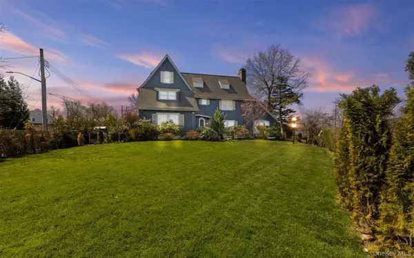 Douglaston, NY 11363,1120 Shore RD