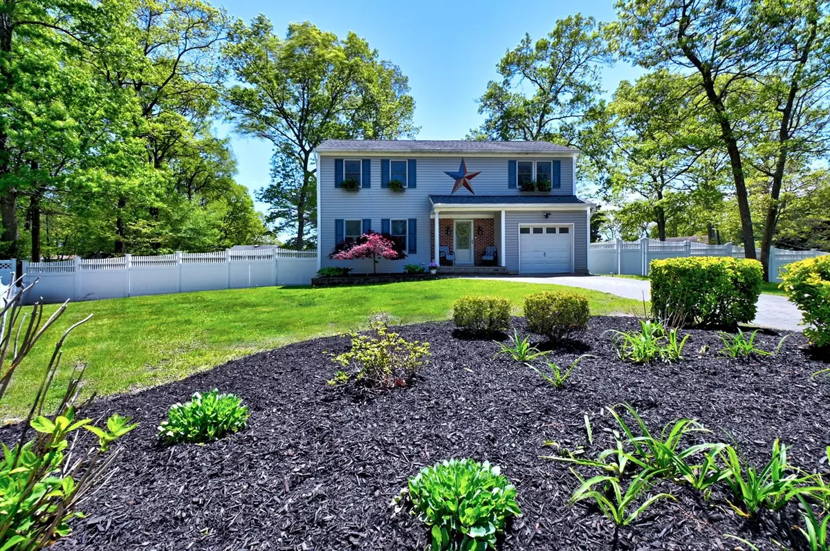 Ridge, NY 11961,5 Mount Oak PL