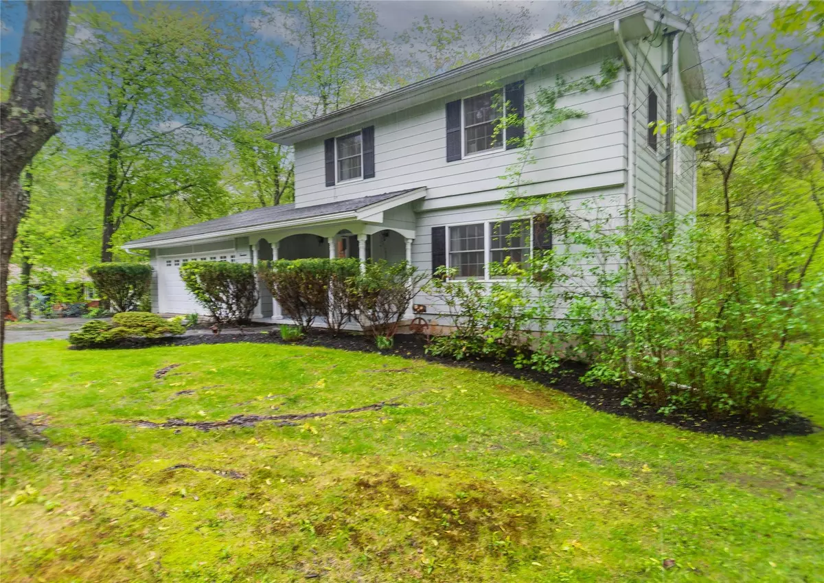 New Paltz, NY 12561,14 Woodland DR