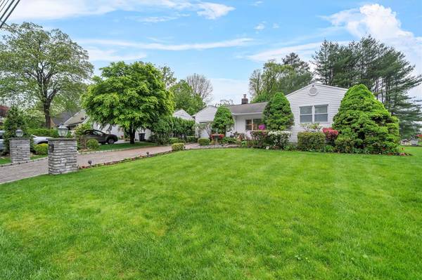 Hartsdale, NY 10530,14 Essex PL