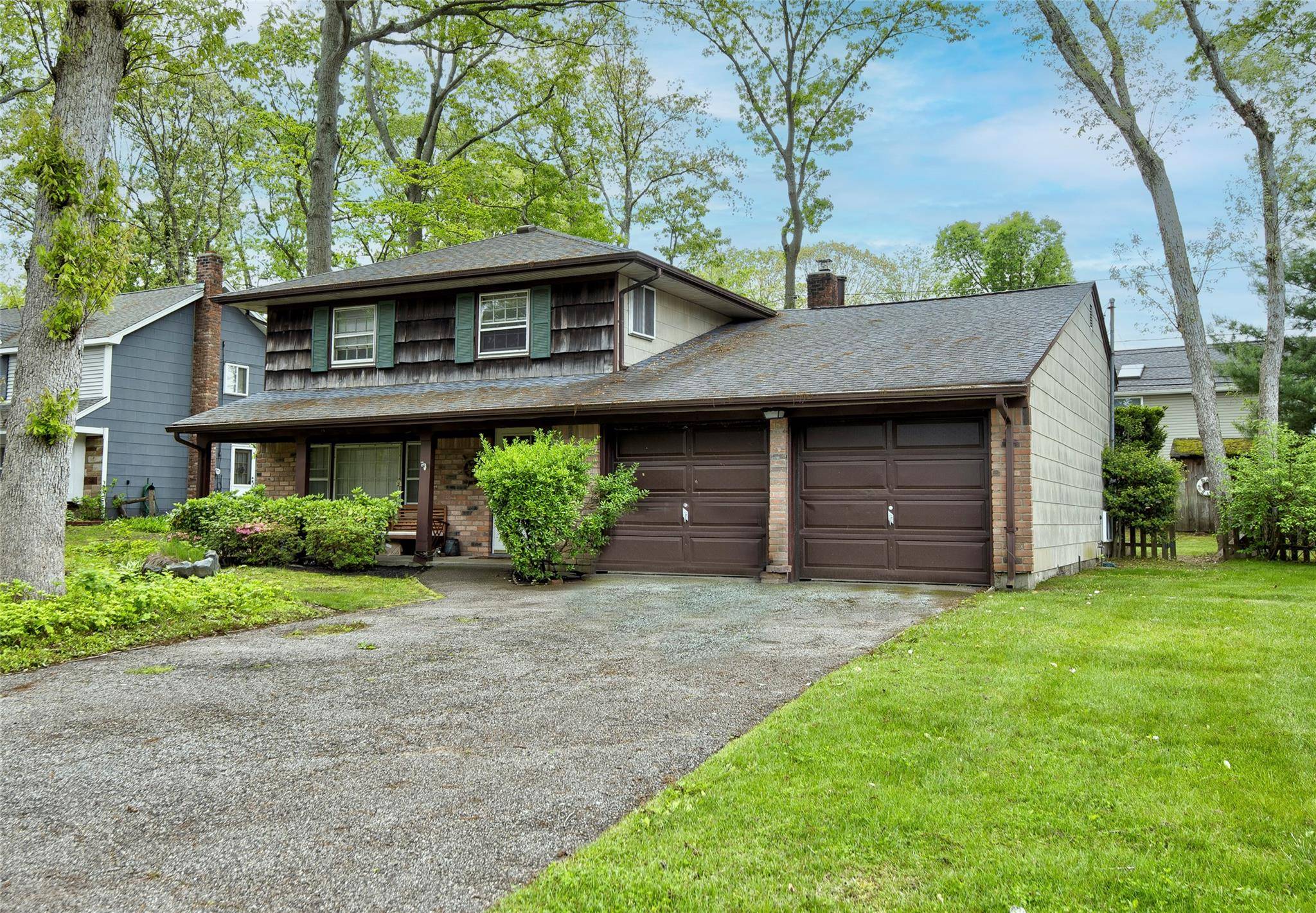 Lake Grove, NY 11755,76 Moriches RD