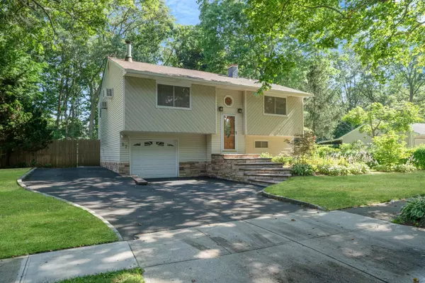 27 Columbus AVE, Kings Park, NY 11754