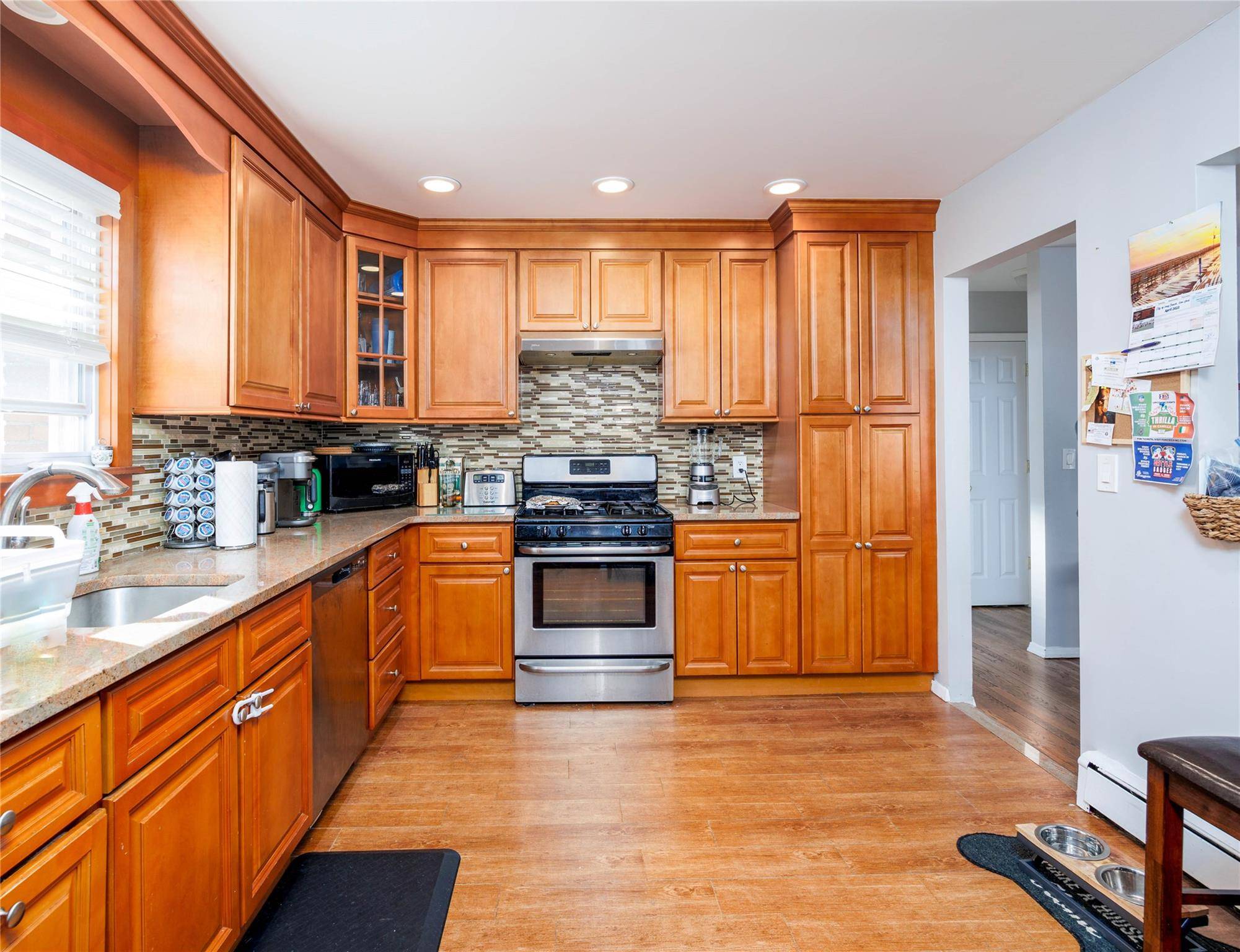 Long Beach, NY 11561,552 E Walnut ST #Upper