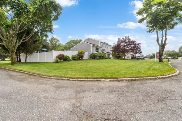 Farmingville, NY 11738,8 Arlene ST