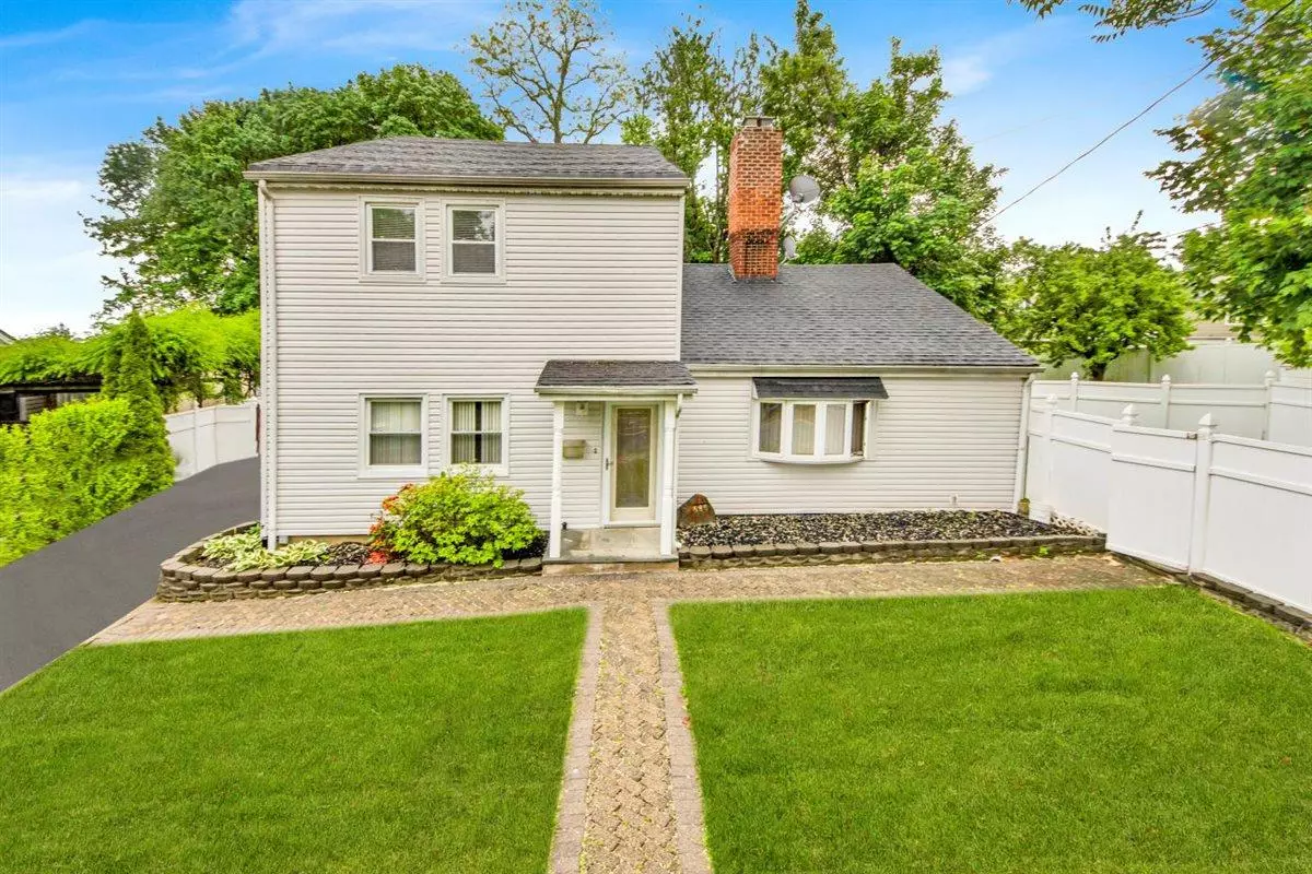 Yonkers, NY 10703,680 Corbalis PL