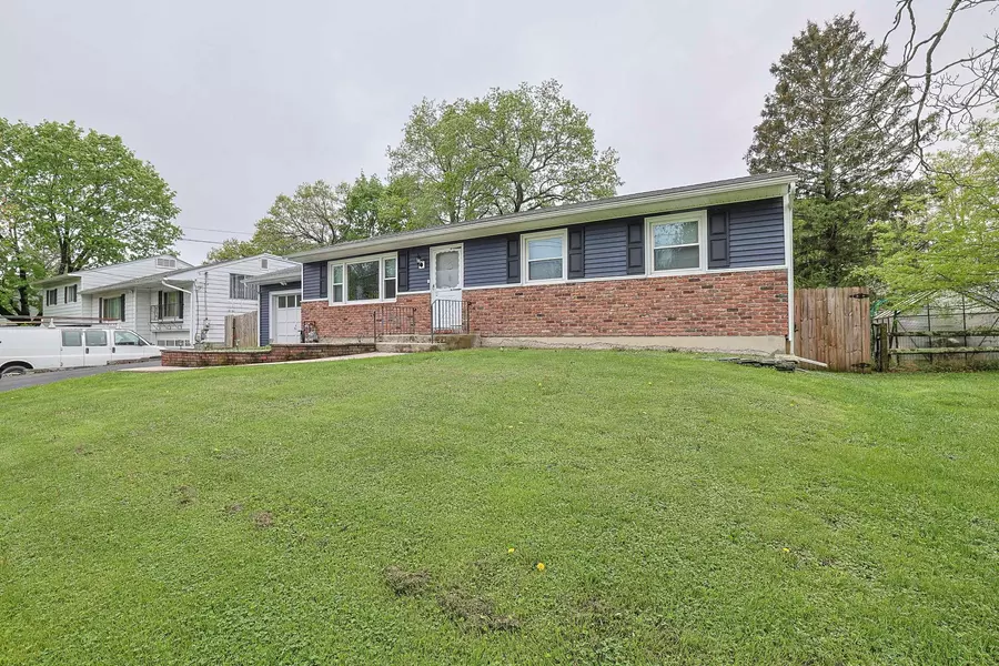 12 Brewster DR, Middletown, NY 10940