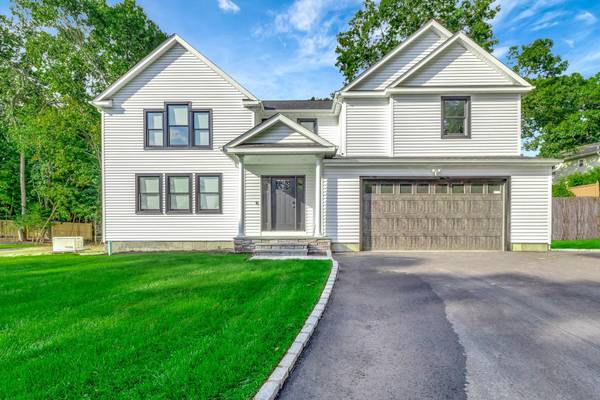 223 Townline RD, Commack, NY 11725