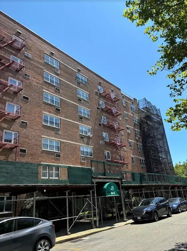 88-12 151 AVE #5E, Howard Beach, NY 11414