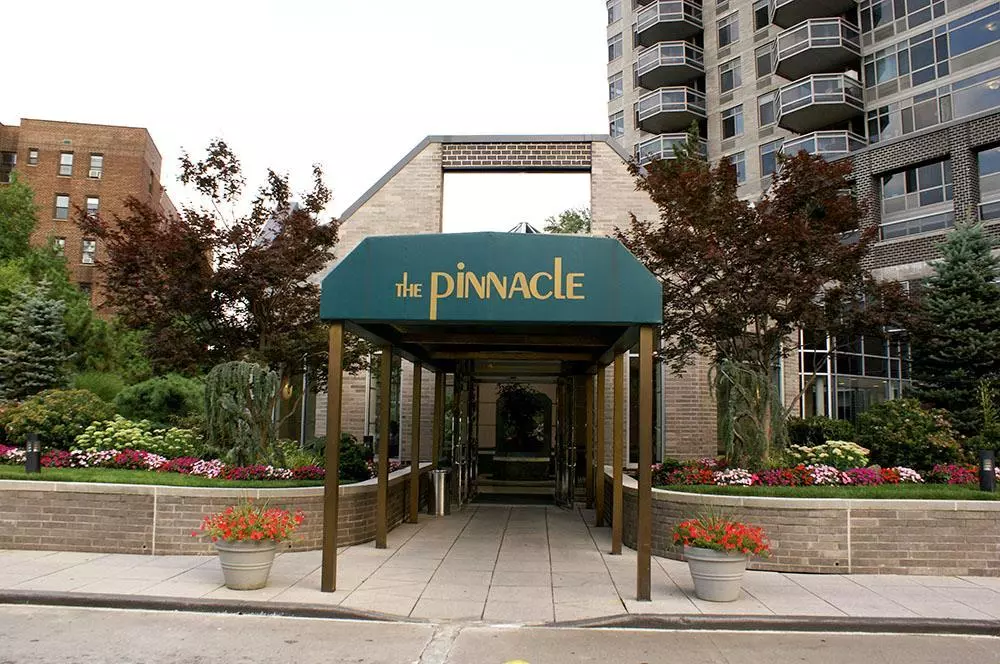 Forest Hills, NY 11375,112-01 ,17H Queens Blvd