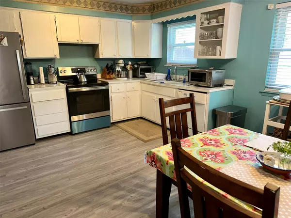 Coram, NY 11727,23 Hawkins PATH