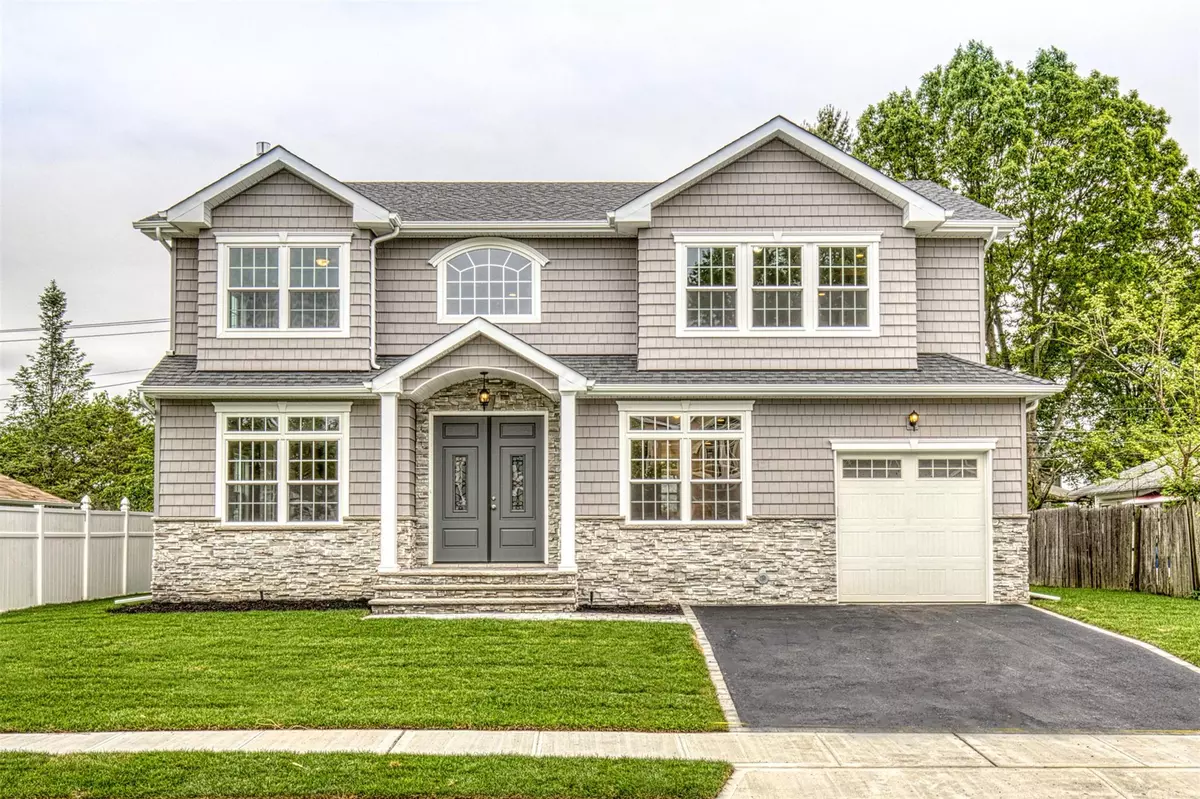 Plainview, NY 11803,18 Kenneth ST