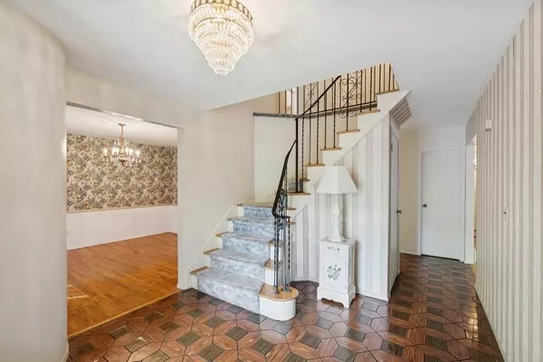 Kings Park, NY 11754,24 Oak Hill LN