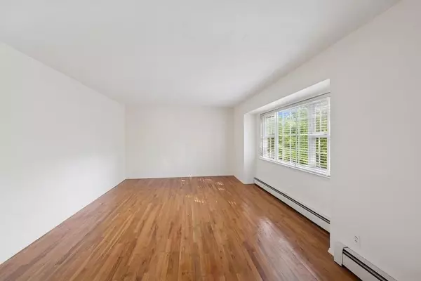 Kings Park, NY 11754,24 Oak Hill LN