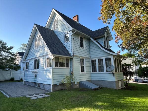 Beacon, NY 12508,22 Herbert ST