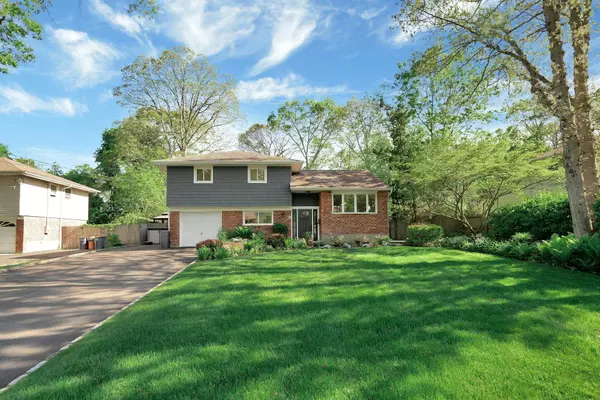Commack, NY 11725,24 Harvard LN