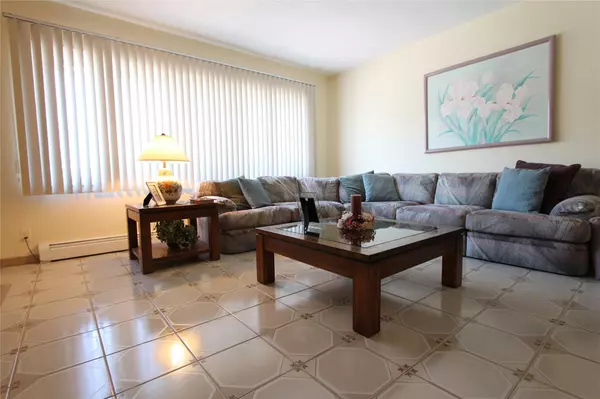 Middle Village, NY 11379,66-36 71st ST