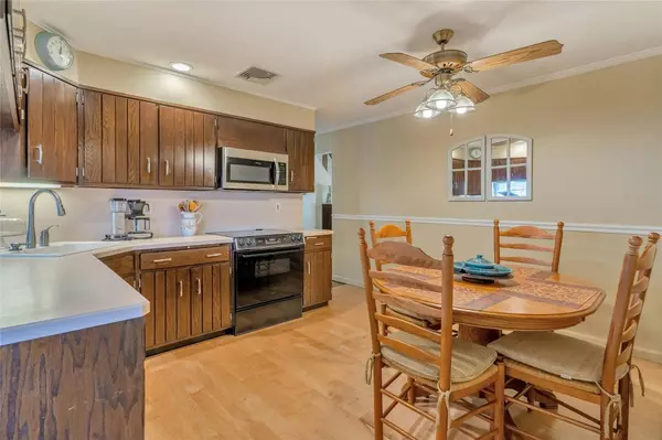 Massapequa, NY 11758,15 Argyle PL