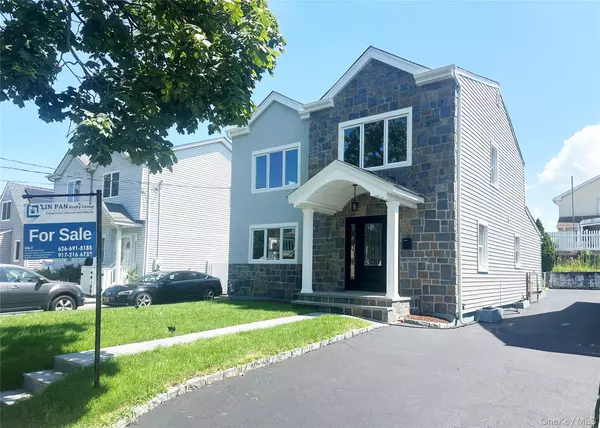 40 Allen ST, New Hyde Park, NY 11040