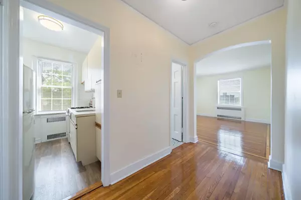 Jamaica Estates, NY 11432,175-06 Devonshire RD #5L