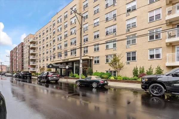 Long Beach, NY 11561,700 Shore Rd #7EE