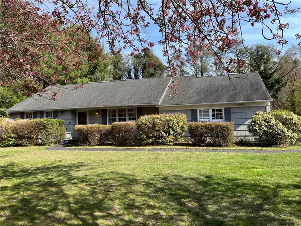 Stony Brook, NY 11790,11 Acorn LN