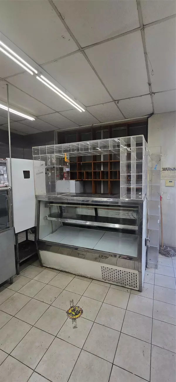 Woodhaven, NY 11421,91-01 80th street