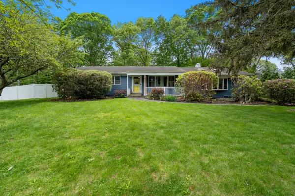 2 Canterbury CT,  East Setauket,  NY 11733