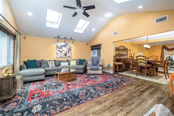 Oceanside, NY 11572,168 W Henrietta AVE
