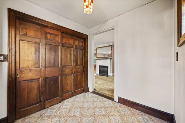 Flushing, NY 11358,33-74 161st ST