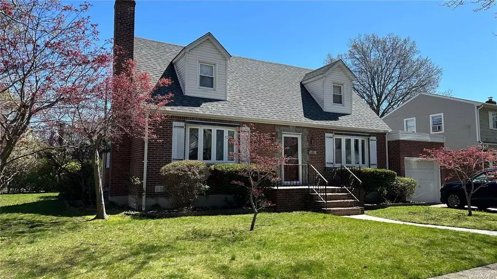 4 Croyden ST, New Hyde Park, NY 11040