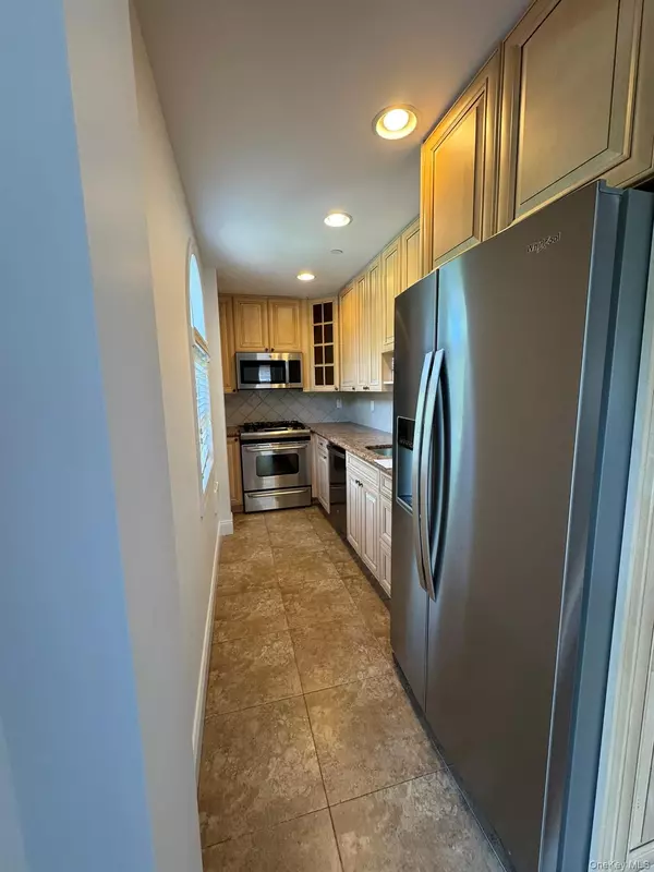 Bayside, NY 11361,42-23 212 ST #3C