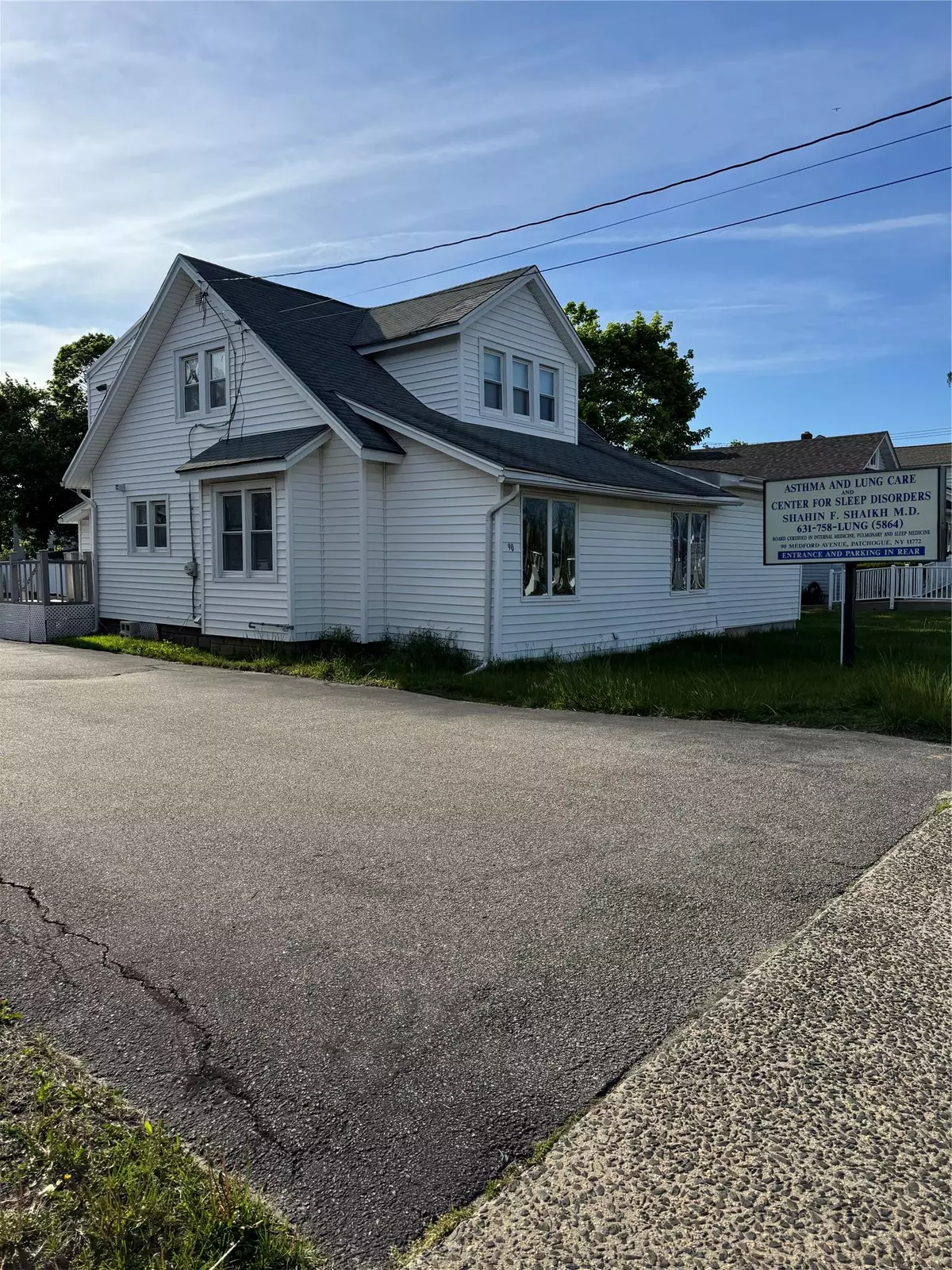 Patchogue, NY 11772,90 Medford AVE