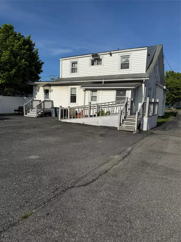 Patchogue, NY 11772,90 Medford AVE