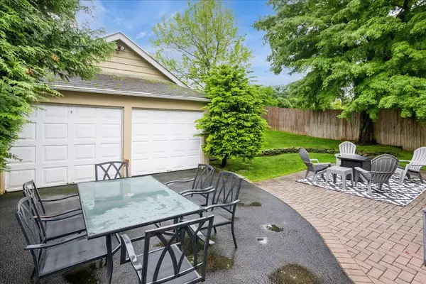 Glen Cove, NY 11542,3 Coles ST