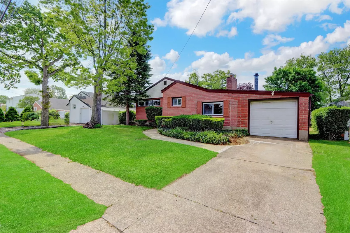 Massapequa Park, NY 11762,224 Oconnell ST
