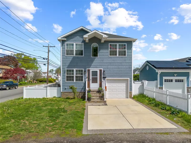 3875 South ST, Seaford, NY 11783