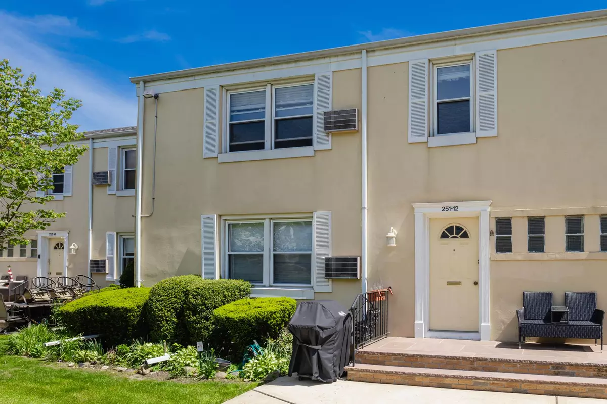 Bellerose, NY 11426,251-12 71st Rd #29B