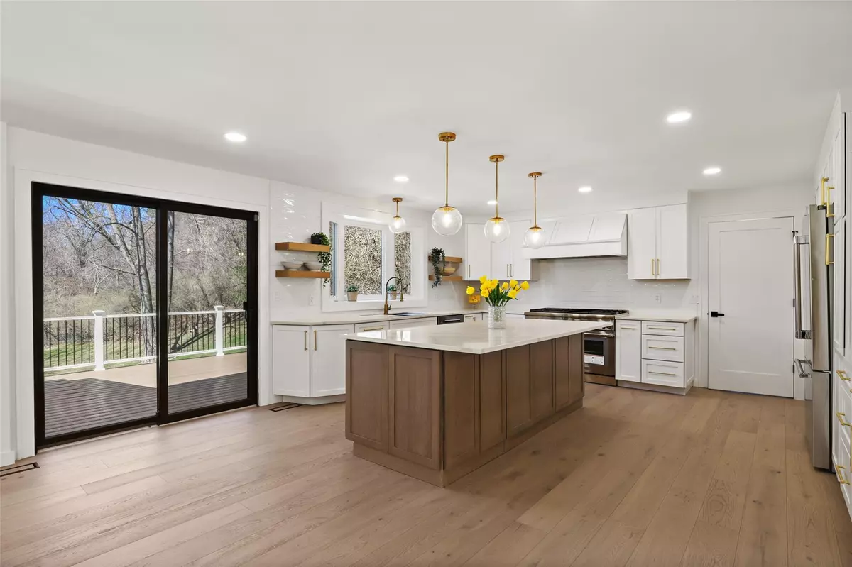 Armonk, NY 10504,25 Round Hill RD