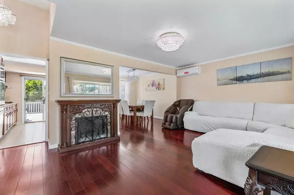 Plainview, NY 11803,42 Macarthur AVE