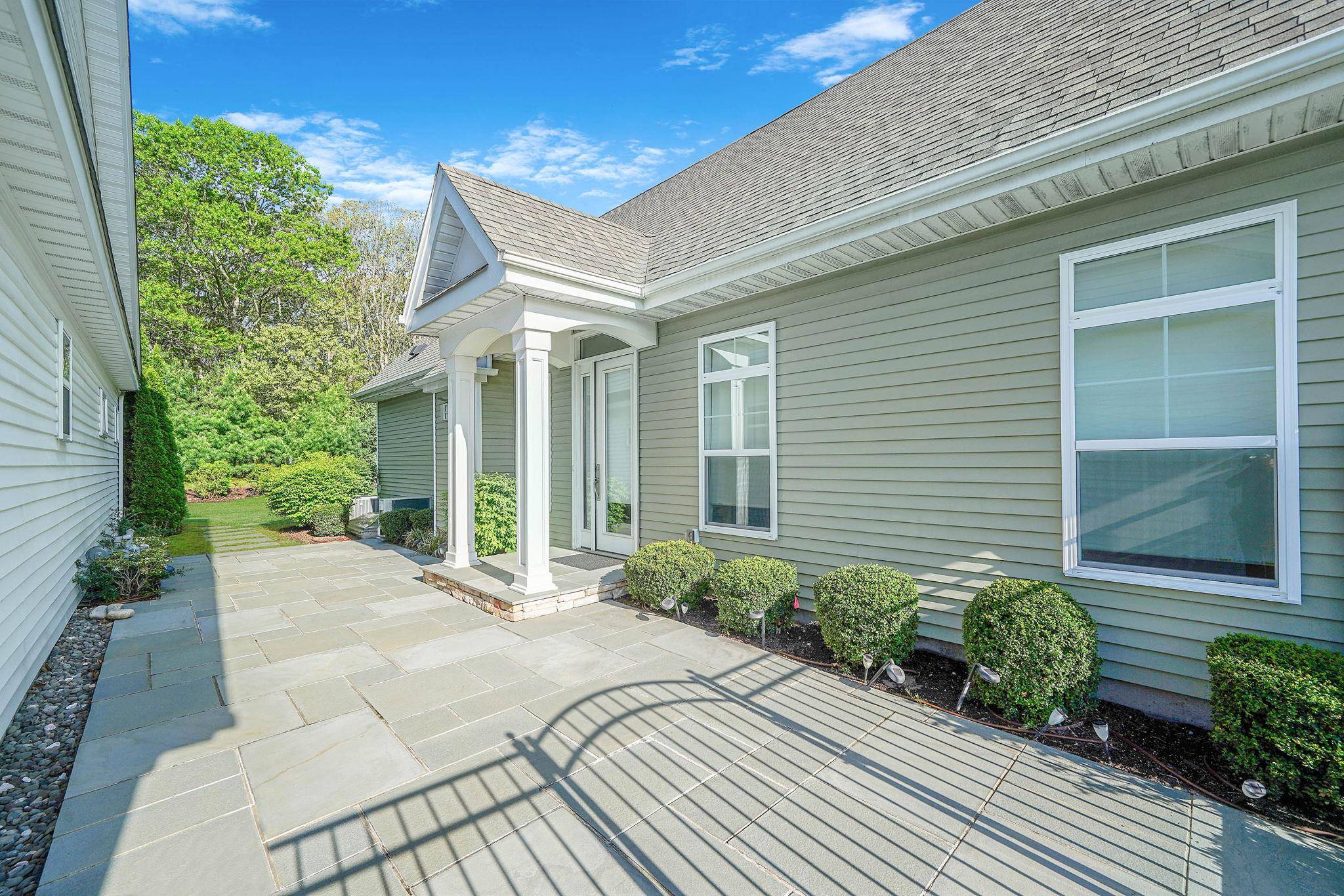 Medford, NY 11763,234 Augusta DR