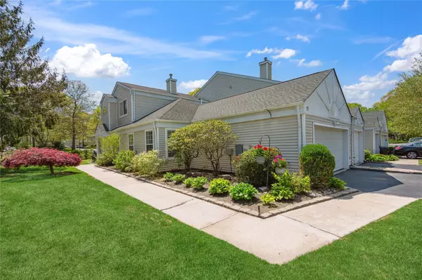 77 Fox CT #77, Manorville, NY 11949