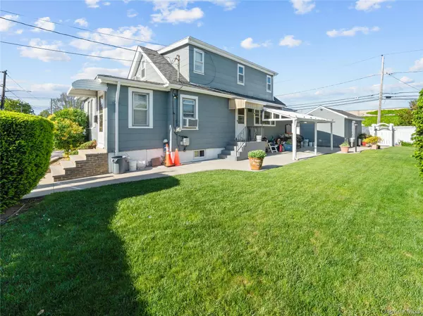 Elmont, NY 11003,8 Savoy AVE