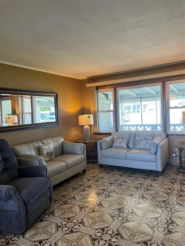 West Babylon, NY 11704,937 3 ST