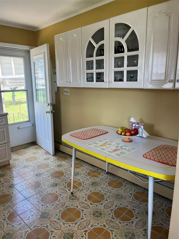 West Babylon, NY 11704,937 3 ST