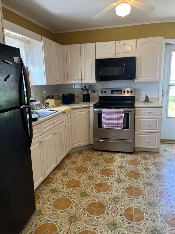 West Babylon, NY 11704,937 3 ST