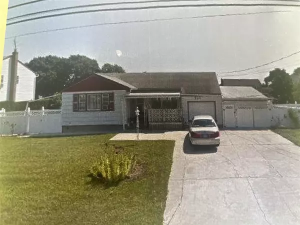 937 3 ST, West Babylon, NY 11704