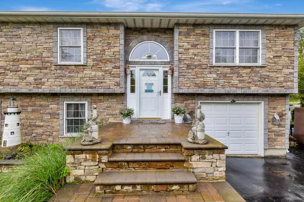Mastic Beach, NY 11951,102 Dahlia DR