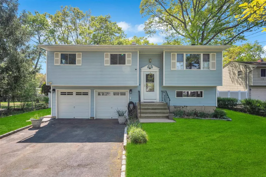 1056 Terry RD, Ronkonkoma, NY 11779