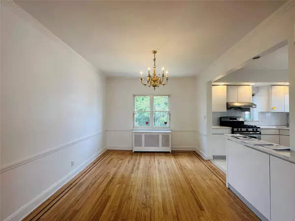 Fresh Meadows, NY 11366,7612 175th ST