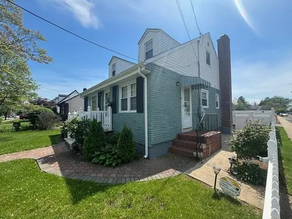 Mineola, NY 11501,247 Barwick BLVD